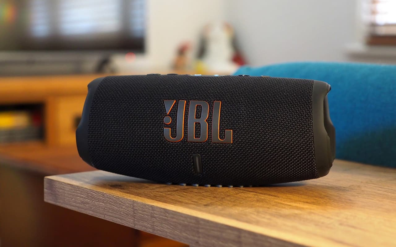 JBL Charge 4 Speaker Bluetooth Portatile, Cassa Altoparlante Bluetooth  Waterproof IPX7, Con Microfono, Porta USB, JBL Connect+ e Bass Radiator,  Fino a